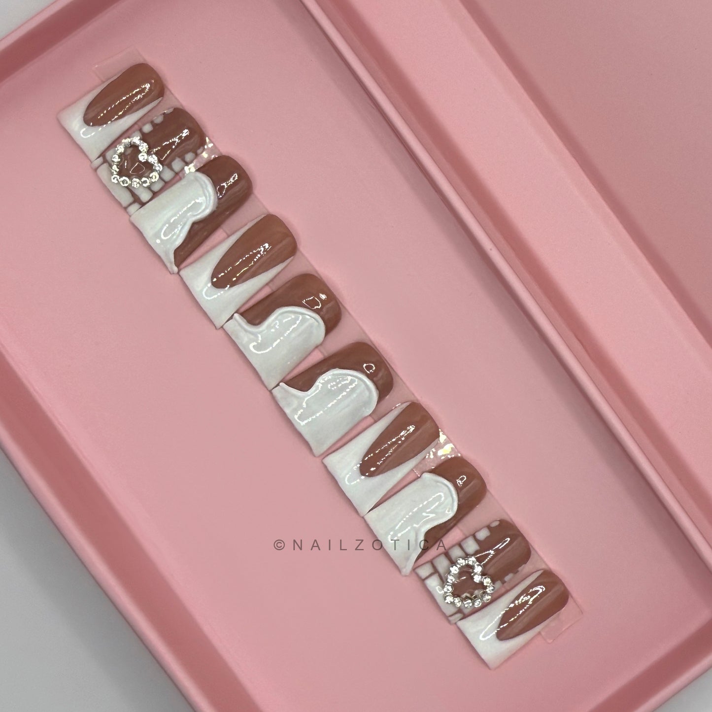 Sleek Swirls - Short Length 25mm Duck Shape White 3D Abstract Swirl White Croc Print Nude Base Silver Heart Rhinestone Charm Reusable Acrylic Gel UV Hand-Painted High Quality Handmade Luxury Press On Duck Nails