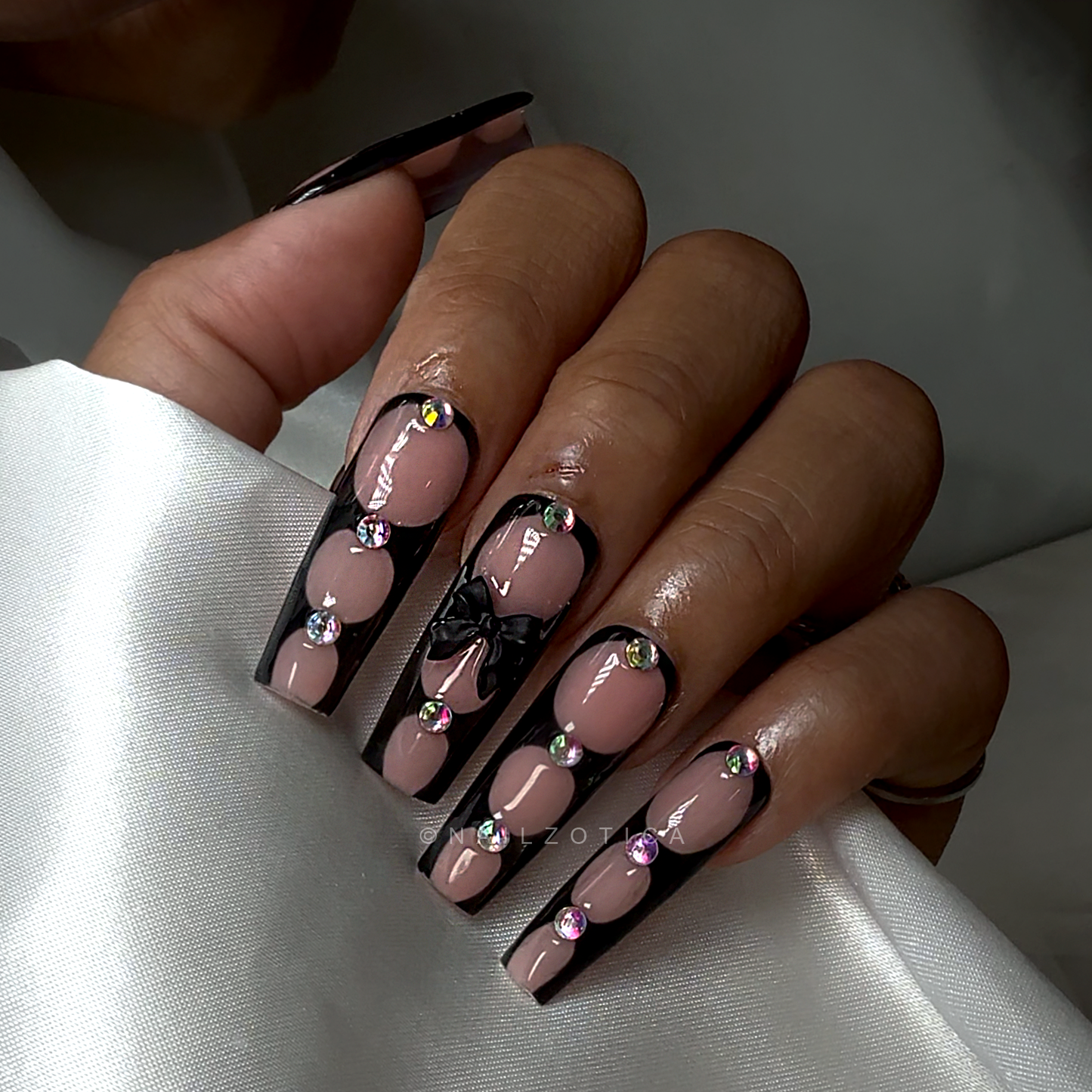 Nailzotica Medium Length Reusable Acrylic Gel UV High Quality Handmade Luxury Press On Nails