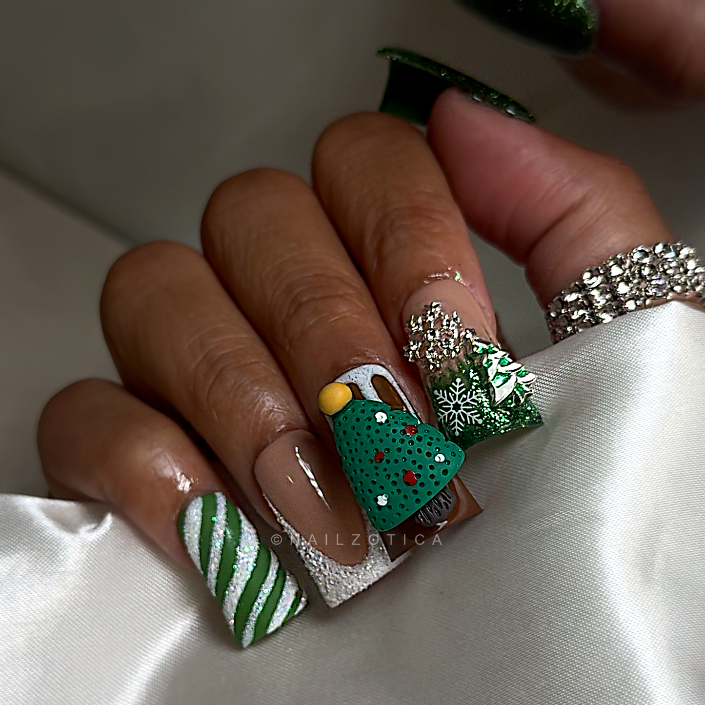 Santa's Favorite - Short Length Duck Shape Red Green Christmas Tree Red and White Candy Cane Peppermint Reindeer Snowflake Glitter French Tip Reusable Acrylic Gel UV Hand-Painted High Quality  Handmade Luxury Holiday Edition Christmas Duck Press On Nails